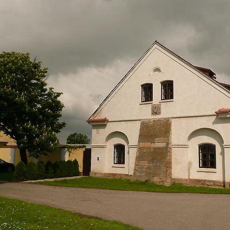 فندق Statek Chmelovice المظهر الخارجي الصورة